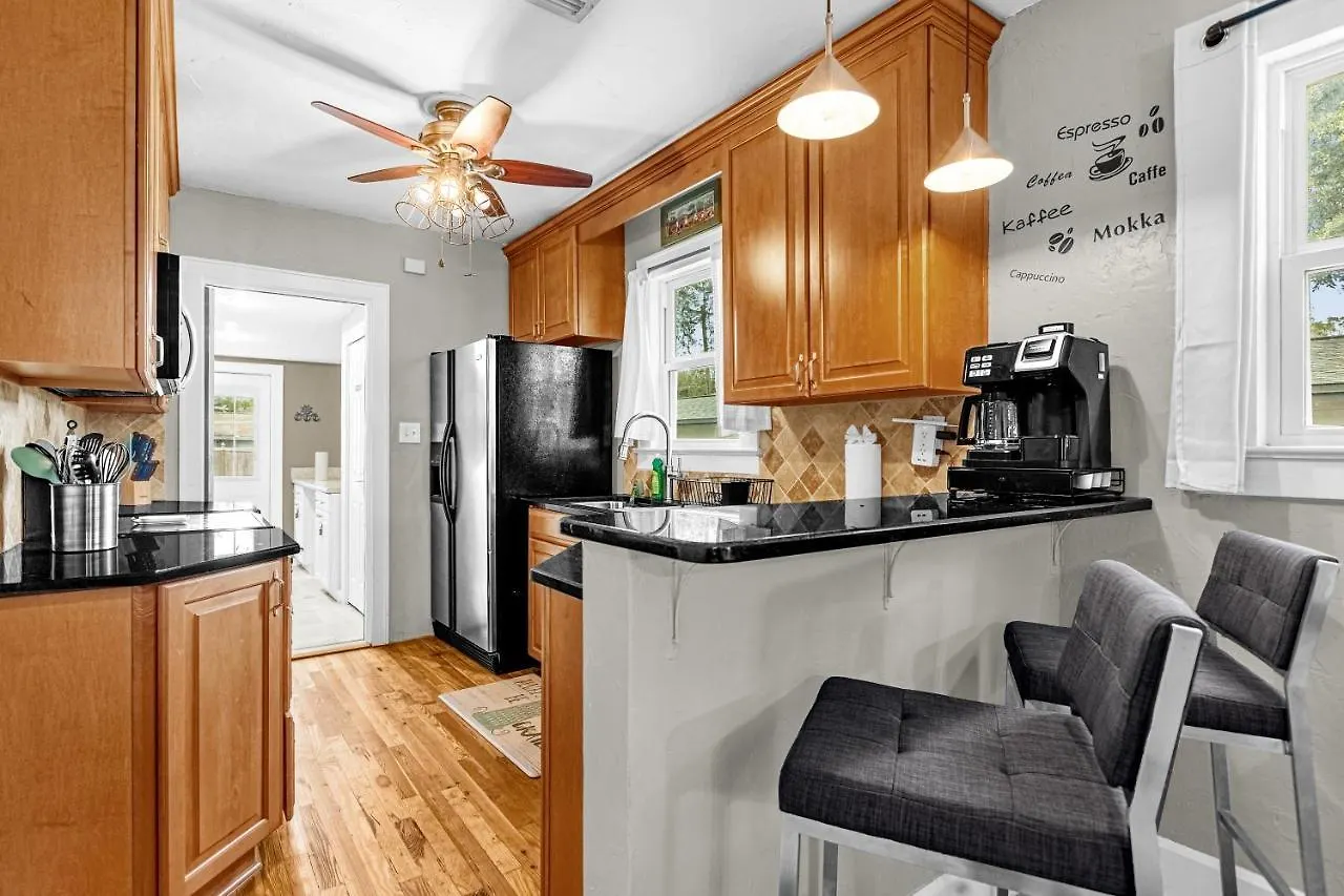 Holiday home Orlando Oasis! Free Laundry & Parking Near Disney!