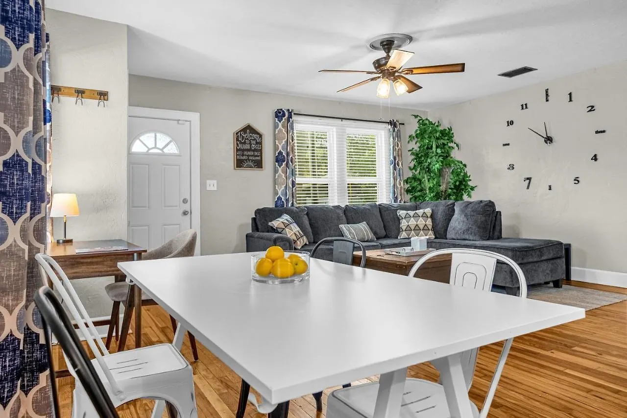 Orlando Oasis! Free Laundry & Parking Near Disney! Holiday home