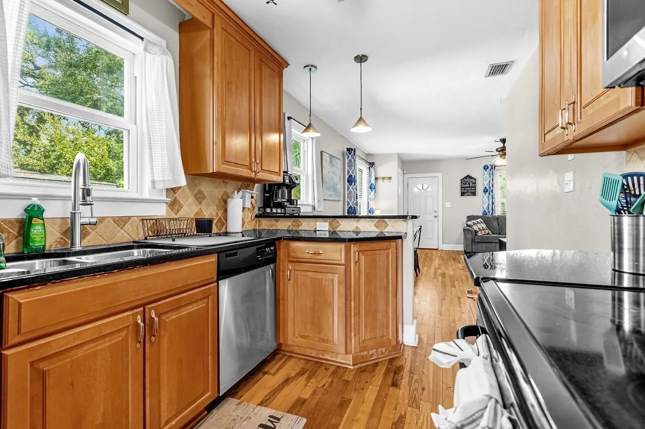 Holiday home Orlando Oasis! Free Laundry & Parking Near Disney!