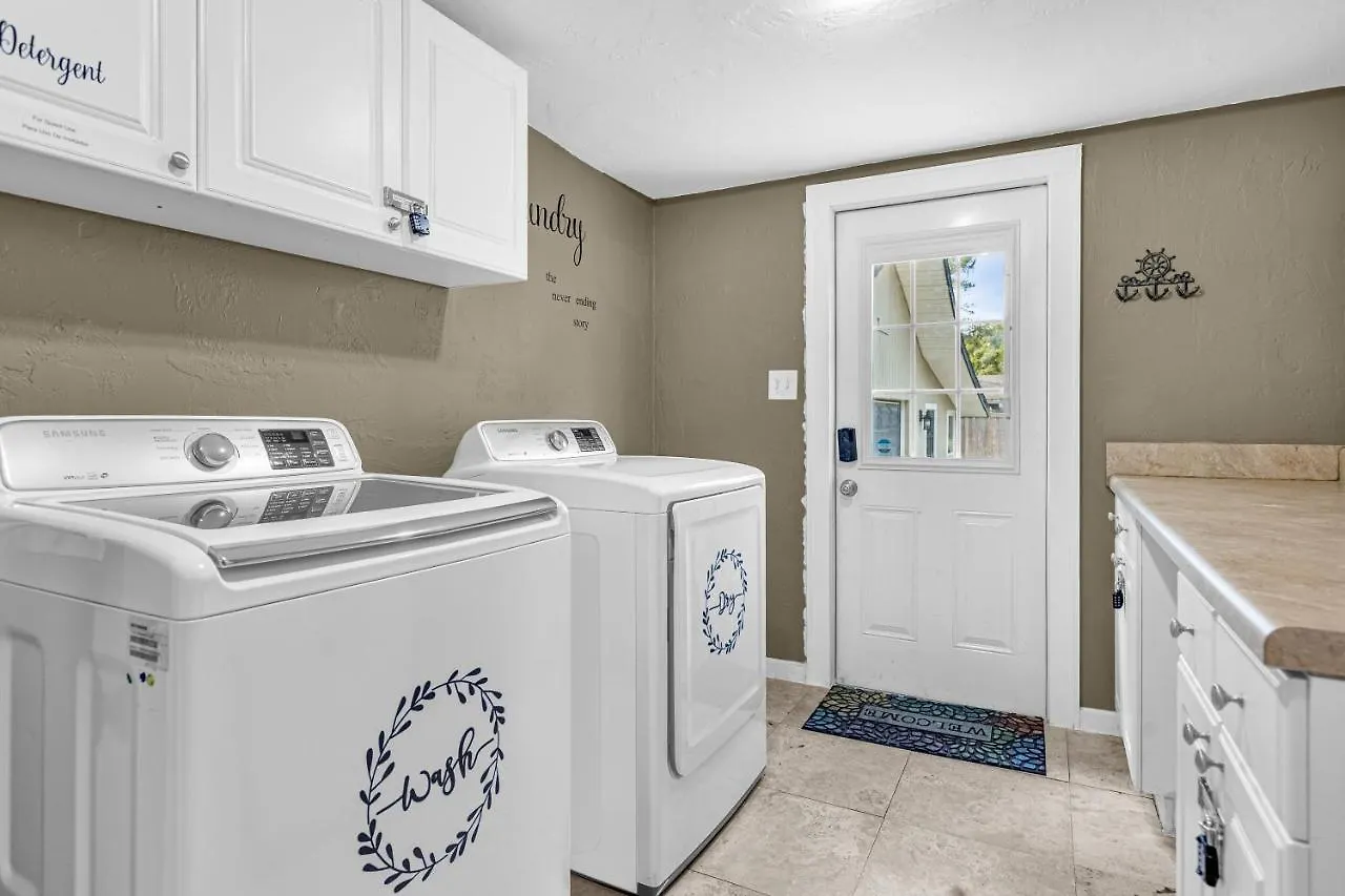 Holiday home Orlando Oasis! Free Laundry & Parking Near Disney!